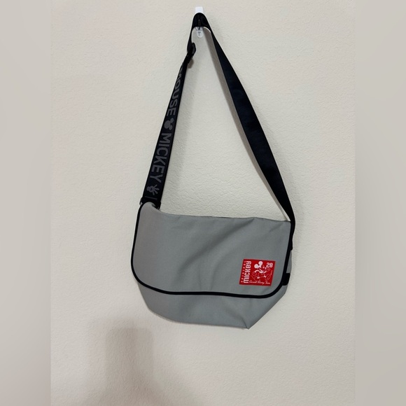 Disney Original Mickey Seaside Racing Vinyl Messenger Bag Gray NWT - Picture 2 of 9
